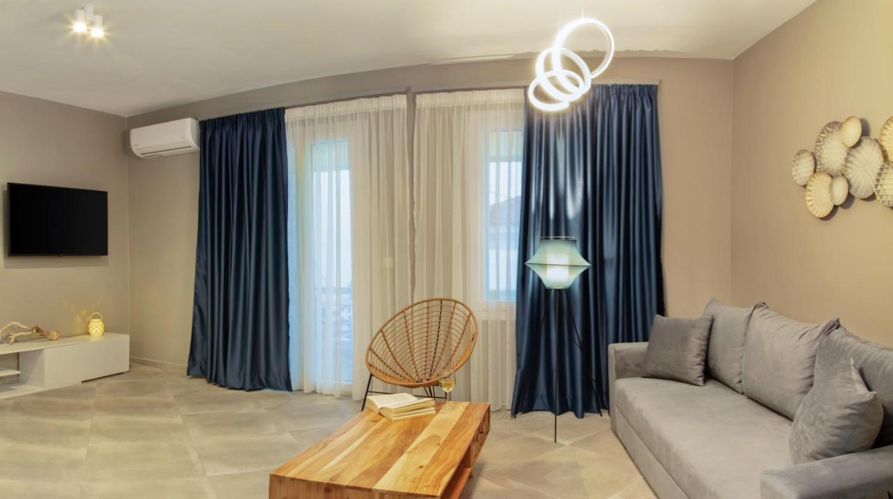 Corali Suites Andros Баци Екстериор снимка